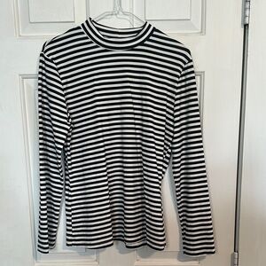 Black and white striped long sleeve top women’s size XL